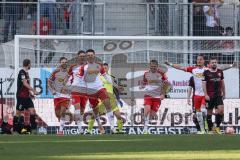 2.BL; FC Ingolstadt 04 - SSV Jahn Regensburg; Tor Jubel Treffer 0:3 Kaan Caliskaner (10 SSV) trifft gegen Torwart Fabijan Buntic (24, FCI) Marc Stendera (10, FCI) Rico Preißinger (6, FCI)
