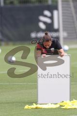 3. Liga - Saison 2024/25 - Trainingsauftakt- FC Ingolstadt 04 -  - Cheftrainerin Sabrina Wittmann (FCI) mit Taktiktafel - XXXXX - Foto: Meyer Jürgen