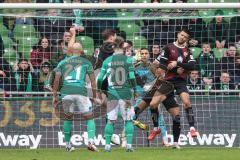 2.BL; SV Werder Bremen - FC Ingolstadt 04; Tor Aktion Torwart Dejan Stojanovic (39 FCI) Visar Musliu (16, FCI) Romano Schmid (20 Bremen) Ömer Toprak (21 Bremen)