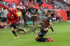 DFB Pokal; FC Ingolstadt 04 - Erzgebirge Aue; Tor Siegtreffer Jubel Fatih Kaya (9, FCI) Marc Stendera (10, FCI) Cheftrainer Roberto Pätzold (FCI)