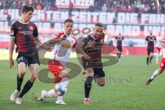 2.BL; FC Ingolstadt 04 - SSV Jahn Regensburg; Fatih Kaya (9, FCI) Jan Elvedi (33 SSV) Zweikampf Kampf um den Ball  Merlin Röhl (34, FCI)