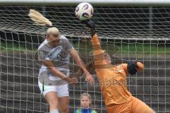 2. Frauen Bundesliga - Saison 2025/26- FC Ingolstadt 04 - VFL Wolfsburg - Anny Kerim-Lindland weiss Wolfsburg - Torwart Franziska Maier (Nr.1 - FC Ingolstadt Frauen I) - XXXXX - Foto: Meyer Jürgen