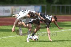 Kreisliga - Saison 2025/26- SV Karlskron - SV Kasing - Elias Tkac schwarz Karlskron   - Marius Grünleitner weiss Kasing - Foto: Meyer Jürgen