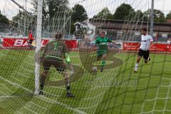 Toto-Pokal Donau/Isar 21/22 - TSV Gaimersheim - FC Gerolfing - Lukas Achhammer grün Gerolfing - Benedikt Leixner Torwart Gaimersheim - Foto: Meyer Jürgen