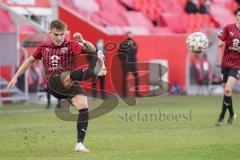 3. Liga - FC Ingolstadt 04 - 1. FC Kaiserslautern - Schuß Flanke Dennis Eckert Ayensa (7, FCI)