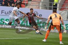 2. Fußball-Liga - Saison 2021/2022 - FC Ingolstadt 04 - Hamburger SV - Jan Gyamerah (#2 HSV) - Dominik Franke (#3 FCI) - Daniel Heuer Fernandes Torwart (#1 HSV) - Foto: Meyer Jürgen