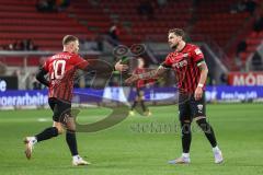 3. Liga; FC Ingolstadt 04 - Erzgebirge Aue; Tor verpasst Max Dittgen (10, FCI) ärgert sich, bedankt sich bei Pascal Testroet (37, FCI)