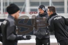 2.BL; FC Ingolstadt 04 - Training, neuer Cheftrainer Rüdiger Rehm, Pressekonferenz, Cheftrainer Rüdiger Rehm (FCI) leitet erstes Training Fabian Cavadias (41, FCI)