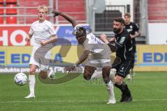 3. Liga; FC Ingolstadt 04 - SC Verl; Zweikampf Kampf um den Ball Moussa Doumbouya (27, FCI) Tobias Bech (11, FCI) Mikic Daniel (4 Verl)