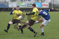 Kreisliga Saison 2022/2023 - TSV Großmehring - FC Hitzhofen  - Johannes Brunnhuber blau mit einer Torchance - Matthias Schneider gelb #21 Hitzhofen - Christian Redl #2 gelb links Hitzhofen - Foto: Meyer Jürgen