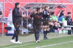 3. Liga; FC Ingolstadt 04 - Hannover 96 II; an der Seitenlinie, Spielerbank Cheftrainerin Sabrina Wittmann (FCI) Co-Trainer Ilia Gurev (FCI)