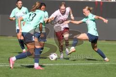 2. Bundesliga Frauen - Saison 2025/26 - FC Ingolstadt 04 Frauen - SC Sand - Nina Penzkofer (Nr.29 - FC Ingolstadt Frauen I) - Takizawa Rio grün SC Sand links - Fischer Milena grün SC Sand - Foto: Meyer Jürgen