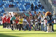 2024_1_27 - 3. Liga - Saison 2023/24 - 1. FC Saarbrücken - FC Ingolstadt 04 -  - Die Mannschaften betreten das Spielfeld -  - XXXXX - Foto: Meyer Jürgen