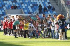 2024_1_27 - 3. Liga - Saison 2023/24 - 1. FC Saarbrücken - FC Ingolstadt 04 -  - Die Mannschaften betreten das Spielfeld -  - XXXXX - Foto: Meyer Jürgen