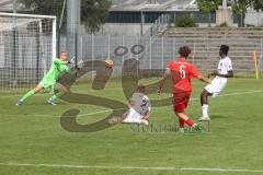 A-Junioren - Bundesliga Süd Fc Ingolstadt 04 - Eintracht Frabkfurt -  Hot Valentin rot FCI mit einer Torchance - Obert Juri Torwart Frankfurt - Foto: Meyer Jürgen