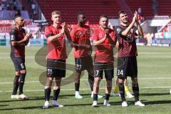 3. Liga; FC Ingolstadt 04 - Hallescher FC; Spieler bedanken sich bei den Fans Leon Guwara (6, FCI) Julian Kügel (31, FCI) Donald Nduka (27, FCI) Pascal Testroet (37, FCI) Lukas Fröde (34, FCI)