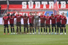 3. Liga; FC Ingolstadt 04 - VfL Osnabrück; Gedenkminute Erdbebenopfer Türkei, Team Mannschaft Arm in Arm