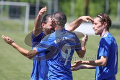 A-Klasse - FT Ingolstadt Ringsee - MBB SG Manching - Der 0:4 Führungstreffer durch Stefan Legler #9 blau Manching - jubel -Numan Ünlü blau #51 gratuliert -  - Foto: Jürgen Meyer