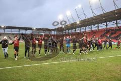 3. Liga; FC Ingolstadt 04 - 
Rot-Weiss Essen; Sieg Jubel Freude Spieler bedanken sich bei den Fans, Ehrenrunde