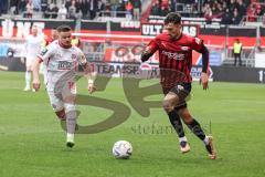 3. Liga; FC Ingolstadt 04 - Rot-Weiss Essen; Arian Llugiqi (25, FCI) Holzweiler Kevin ( RWE)