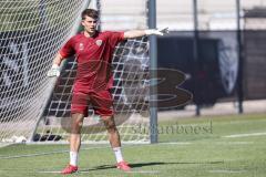 3. Liga; FC Ingolstadt 04 - Trainingsauftakt, erstes Training nach der Sommerpause; Torwart Markus Ponath (1, FCI) Trainingsspiel