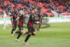 2.BL; FC Ingolstadt 04 - FC ST. Pauli; Tor Jubel Treffer Dennis Eckert Ayensa (7, FCI) mit Hans Nunoo Sarpei (18 FCI) Florian Pick (26 FCI)