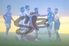 3. Liga; FC Ingolstadt 04 - MSV Duisburg; Streit auf dem Feld Marcel Costly (22, FCI) Torwart Braune Maximilian (1 MSV)