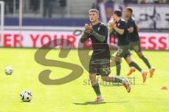 3. Liga; Erzgebirge Aue - FC Ingolstadt 04; Gustav Christensen (24, FCI) bedankt sich bei den Fans