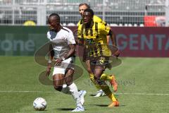 3. Fußball-Liga - Saison 2022/2023 - Borussia Dortmund II - FC Ingolstadt 04 - Moussa Doumbouya (Nr.27 - FCI) - Abdoulaye Kamara (Nr.32 - Borussia Dortmund II) - Foto: Meyer Jürgen