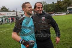 Toto-Pokal; VfB Eichstätt - FC Ingolstadt 04; Sieg im Elfmerterschiessen, Torwart Marius Funk (1, FCI) wird gefeiert, Cheftrainer Rüdiger Rehm (FCI)