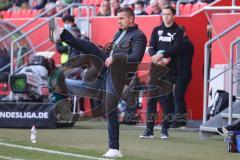 2.BL; FC Ingolstadt 04 - SSV Jahn Regensburg; Mersad Selimbegovic (SSV) kickt Ball weg