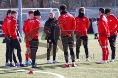 A - Junioren Bundesliga Süd/Südwest -  Saison 2021/2022 - FC Ingolstadt 04 - SC Freiburg - Sabrina Wittmann Trainerin FCI redet mit ihren Spielern vor dem Spiel - Foto: Meyer Jürgen