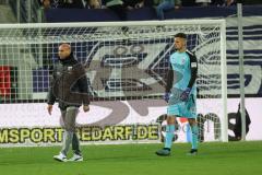 2.BL; Erzgebirge Aue - FC Ingolstadt 04; Spiel ist aus 1:0 Niederlage, enttäuscht Torwart Fabijan Buntic (24, FCI) Cheftrainer André Schubert (FCI)