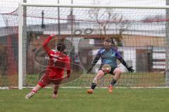 A-Klasse -  Saison 2025/26- TSV Baar/Ebenhausen - SV Manching II - Tim Pfallinger rot Ebenhausen mit einer Torchance - Niklas Märkl TW Manching - Foto: Meyer Jürgen