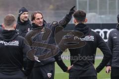 3. Liga; FC Ingolstadt 04 - Trainingsauftakt Winterpause; Teambesprechung Cheftrainer Rüdiger Rehm (FCI) Torwart-Trainer Robert Wulnikowski (FCI)