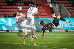 3. Liga; FC Ingolstadt 04 - SC Freiburg II; Torchance verpasst Fallrückzieher Sebastian Grönning (11, FCI) Fallmann Pascal (17 SCF) Stark Julian (11 SCF) stören