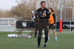 3.Liga - Saison 2022/2023 - FC Ingolstadt 04 -  - Cheftrainer Michael Köllner (FCI) beim ersten Training - Cheftrainer Michael Köllner (FCI) gibt Anweisungen -  - Foto: Meyer Jürgen