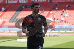3. Liga - Saison 2024/25 - FC Ingolstadt 04 - SV Wehen Wiesbaden - Die Spieler kommen zum warm machen auf den Rasen - Pascal Testroet (Nr.37 - FCI) - Moritz Seiffert (Nr.23 - FCI) - Foto: Meyer Jürgen