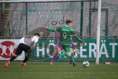 Bezirksliga - Saison 2025/26 - FC Gerolfing - SpVgg Altenerding - Lukas Achhammer (Nr.9 - FC Gerolfing) vergibt eine Torchance - Alexander Weiher weiss Altenerding - Lukas Loher TW Altenerding - Foto: Meyer Jürgen