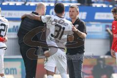 3. Liga; SV Meppen - FC Ingolstadt 04; Sieg Jubel Freude, Spiel ist aus. Spieler bedanken sich bei den Fans, Cheftrainer Michael Köllner (FCI) mit Justin Butler (31, FCI) Torwart-Trainer Robert Wulnikowski (FCI)