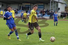 Kreisliga - Saison 2022/2023 - TSV Oberhaunstadt - FC Hitzhofen - Philipp Stipic gelb Hitzhofen trifft den Pfosten - Enes Erdogan blau links Oberh.stadt - Foto: Meyer Jürgen