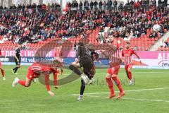 3. Liga; FSV Zwickau - FC Ingolstadt 04; Calvin Brackelmann (17, FCI) mit Hakentrick zum Tor, Frick Davy (19 FSV)