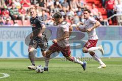 3. Liga; FC Ingolstadt 04 - VfL Osnabrück; Wiemann Niklas (25 VFL) Yann Sturm (7, FCI) Dennis Kaygin (10, FCI)