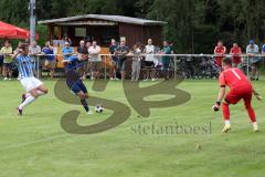 Kreisliga - Saison 2023/2024 - SV Menning  - FC Sandersdorf - Johannes Boyer blau Menning - Marcel Zach Torwart Sandersdorf - Foto: Meyer Jürgen