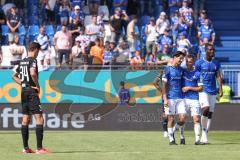 2.BL; SV Darmstadt 98 - FC Ingolstadt 04 - Tor Jubel, 6:1 Merlin Röhl (34, FCI) sieht Jubel zu, Sesay John Peter (35 SVD) Bader Matthias (26 SVD) Pfeiffer Patric (5 SVD)