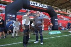 2. Frauen-Bundesliga; FC Ingolstadt 04 - SC Sand; Oberbürgermeister Dr. Michael Kern (IN) Ansprache vor dem Spiel mit Vorsitzender des Vorstandes Peter Jackwerth (FCI)