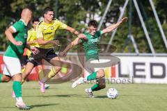 Kreisliga - Saison 2023/2024 - FC Gerolfing - FC Hitzhofen/Oberzell - Leo Zängler grün Gerolfing - Philipp Stipic gelb Hitzhofen - Foto: Meyer Jürgen