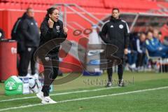 3. Liga; FC Ingolstadt 04 - 1. FC Saarbrücken; an der Seitenlinie, Spielerbank Cheftrainerin Sabrina Wittmann (FCI)