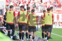3. Liga - Saison 2025/26 - Energie Cottbus - FC Ingolstadt 04  - Die Spieler gehen zum warm machen - XXXXX - Foto: Meyer Jürgen