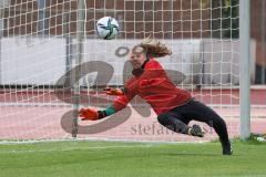 2. Frauen-Bundesliga - Saison 2021/2022 - FC Ingolstadt 04 - SV Henstedt-Ulzburg - Daum Anna-Lena Torwart (#22 FCI) - beim warm machen - Foto: Meyer Jürgen